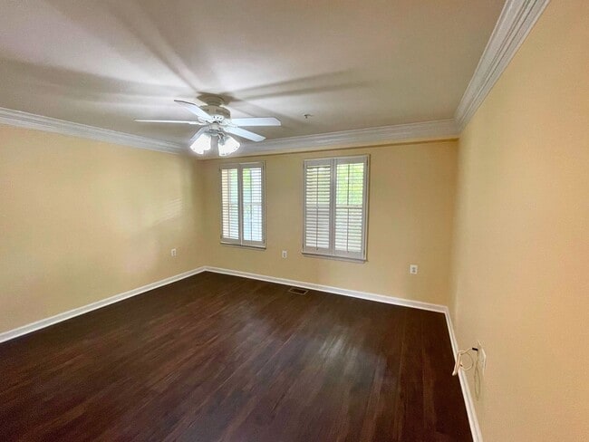 Building Photo - Beautiful 2BR, 2.5BA Townhouse Style Condo Near Old Town Alexandria