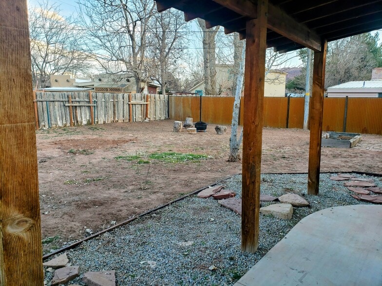 Building Photo - 692 N 500 W