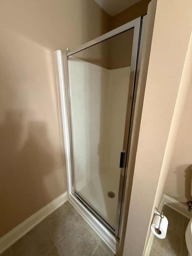 Building Photo - HUGE 5 Bedroom 3 Stroy Home with Fenced in...