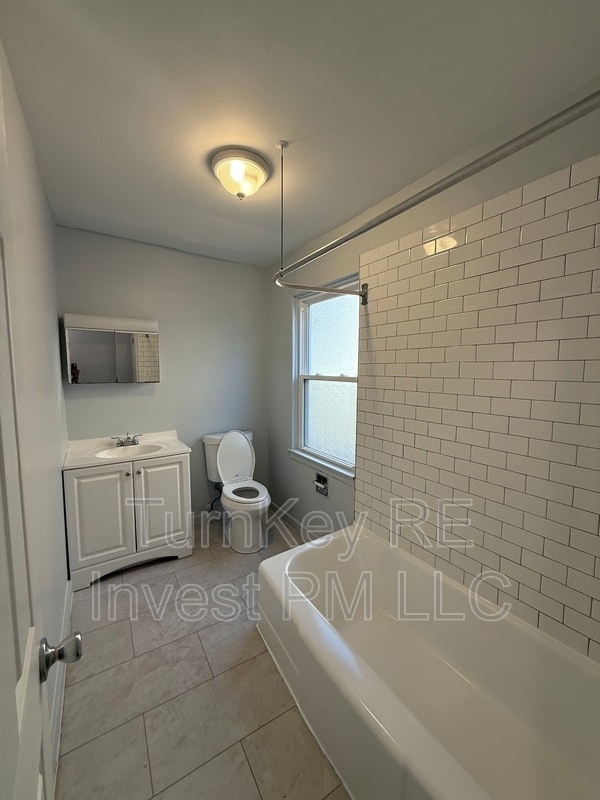 Building Photo - 1505 N Maywood Dr