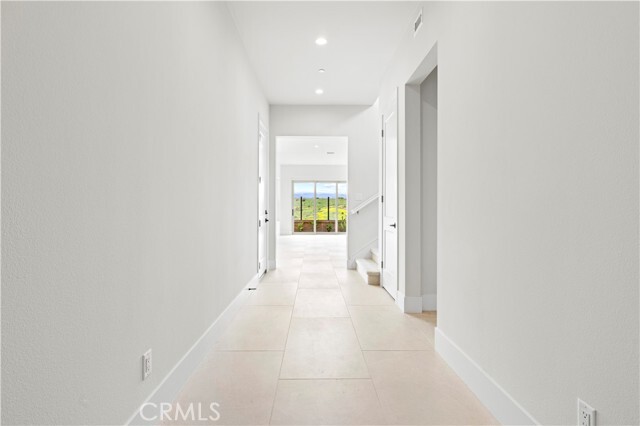 Building Photo - 122 Mossvine