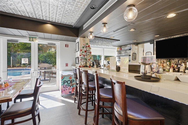 Building Photo - 2951 S Bayshore Dr