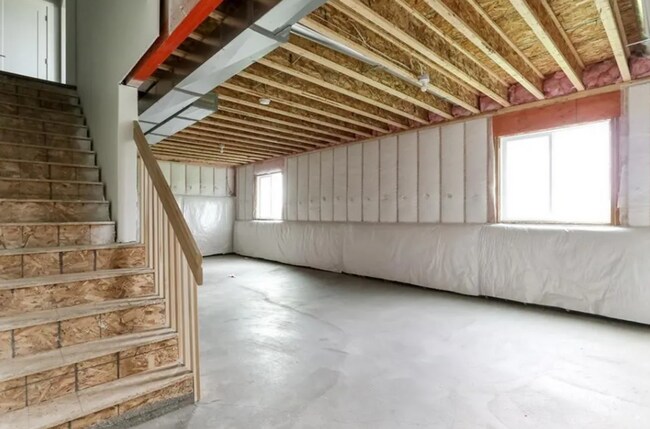 Building Photo - Beautiful Newer Home in West Des Moines