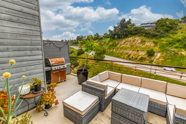 Building Photo - 3805 Keating St