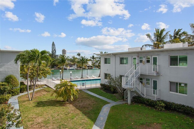 Primary Photo - 7207 Bay Dr