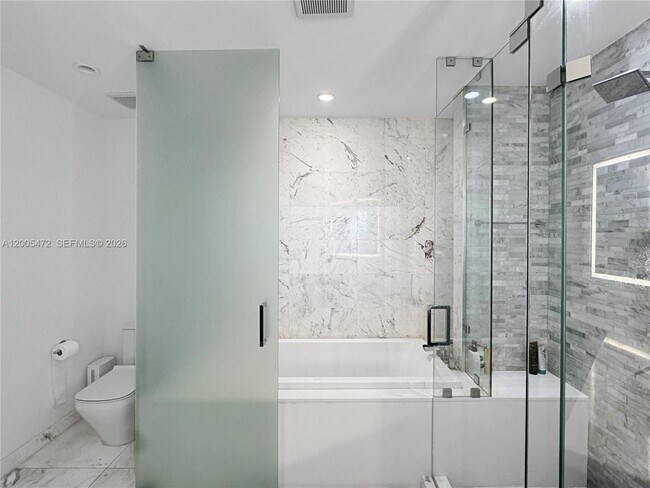 Building Photo - 851 NE 1st Ave