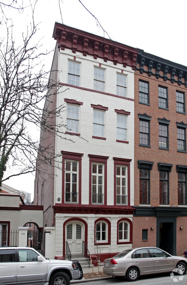 Building Photo - 717 St Paul St