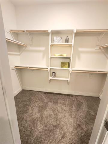 Building Photo - 490 Oak Crk Dr