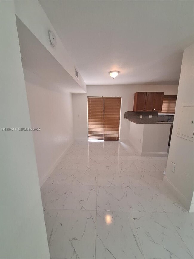 Building Photo - 2931 SE 13th Rd