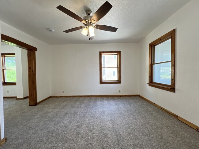 Building Photo - 943 High Bluff St