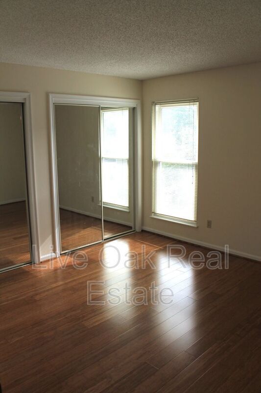 Building Photo - 514 24th St