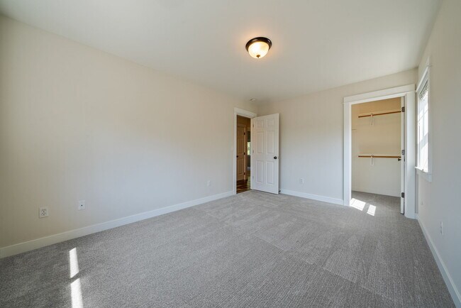 Building Photo - 2956 NW Chardonnay Ln
