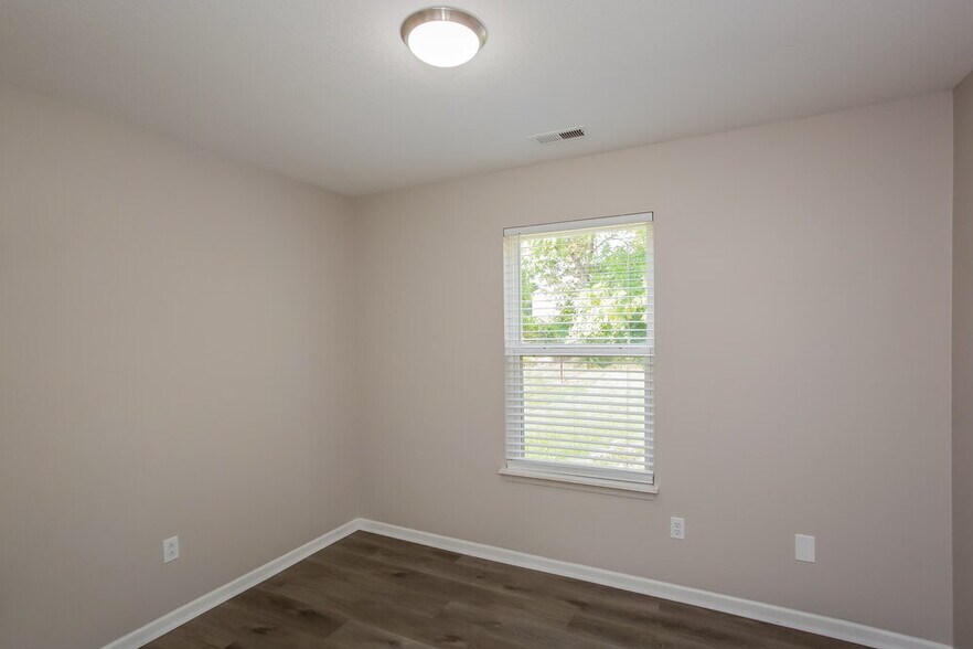 Building Photo - 7018 Oldham Dr