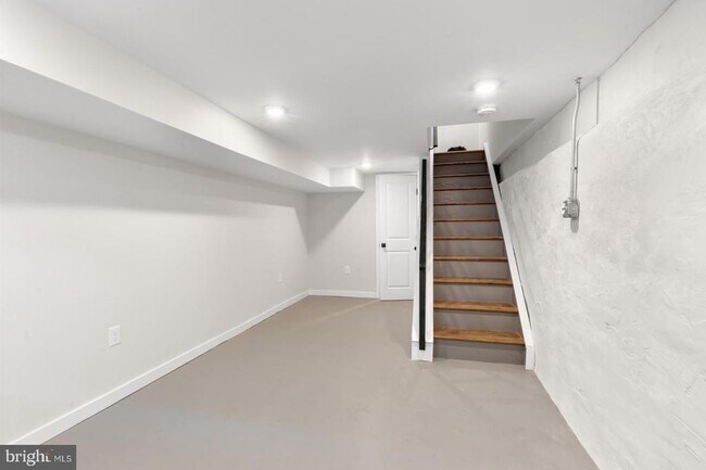 Building Photo - 2039 E Letterly St