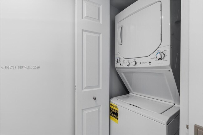 Building Photo - 19101 NE 36th Pl