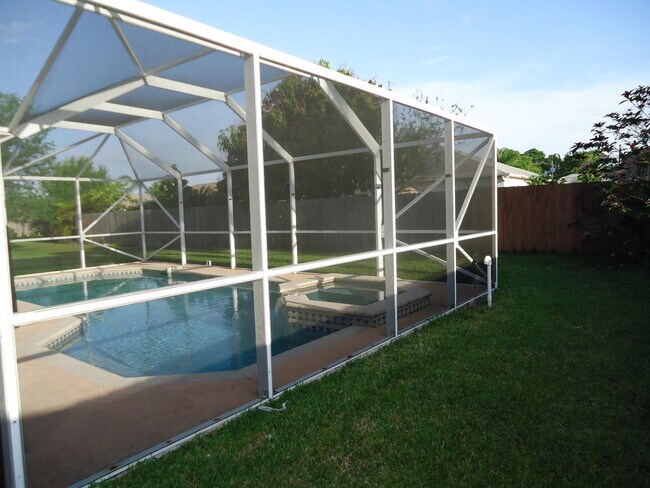 Building Photo - 5824 NW Zenith Dr