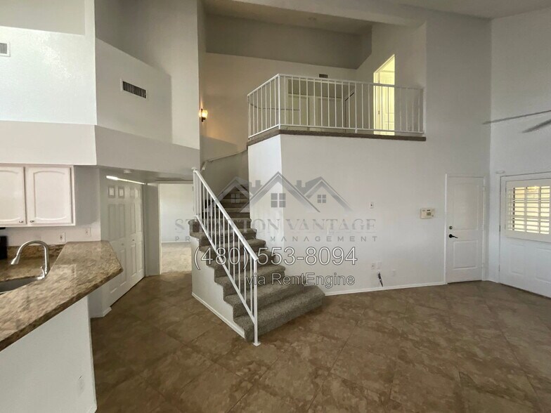 Building Photo - 441 S Maple