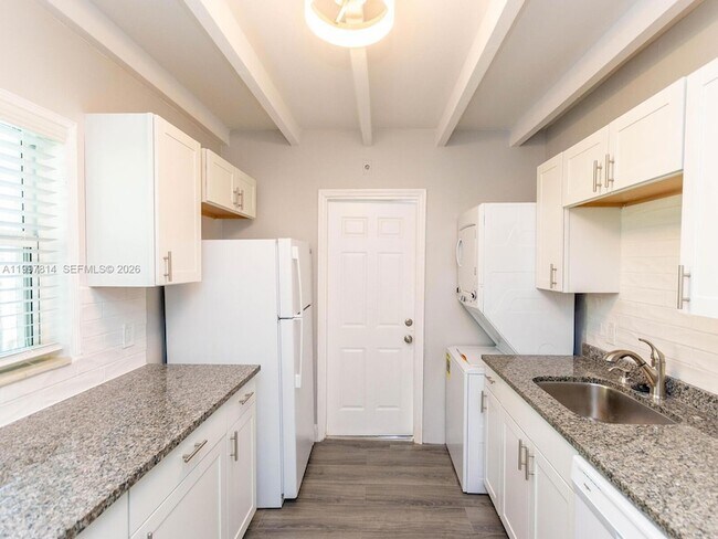 Building Photo - 1413 NW 3rd Ave