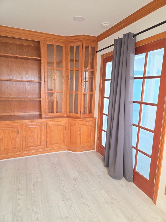 Building Photo - 4 Bedroom 2 baths remodeled home