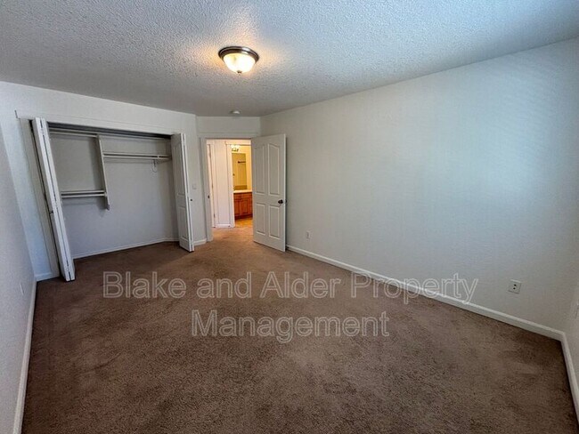 Building Photo - 347 Norway St NE