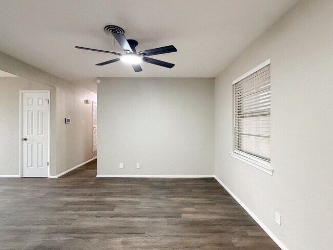 Building Photo - Modern Elegance Meets Suburban Comfort: Updated 3-Bed, 2-Bath Gem in Heart of Burleson