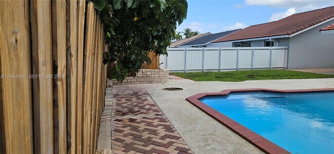 Building Photo - 14765 Kendale Lakes Blvd