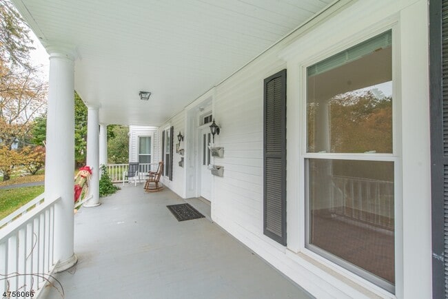 Building Photo - 55 Madison St