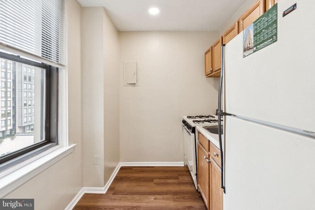 Building Photo - 135 S 19th St