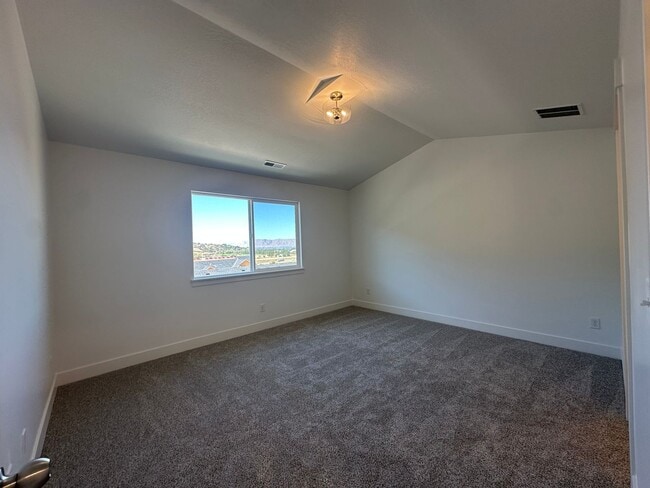 Building Photo - 5228 Acacia Dr