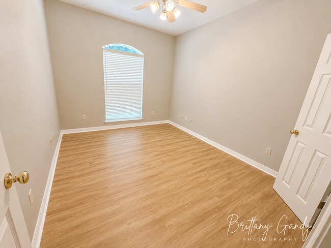 Building Photo - 6037 Braeburn Ct