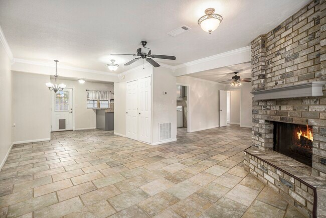 Building Photo - 1526 15th Ave N