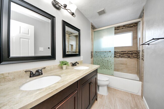 Building Photo - 20922 Whitevine Way