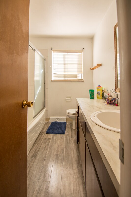 Building Photo - 1717 W Lake St