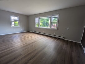 Building Photo - 220 Glen Haven Rd