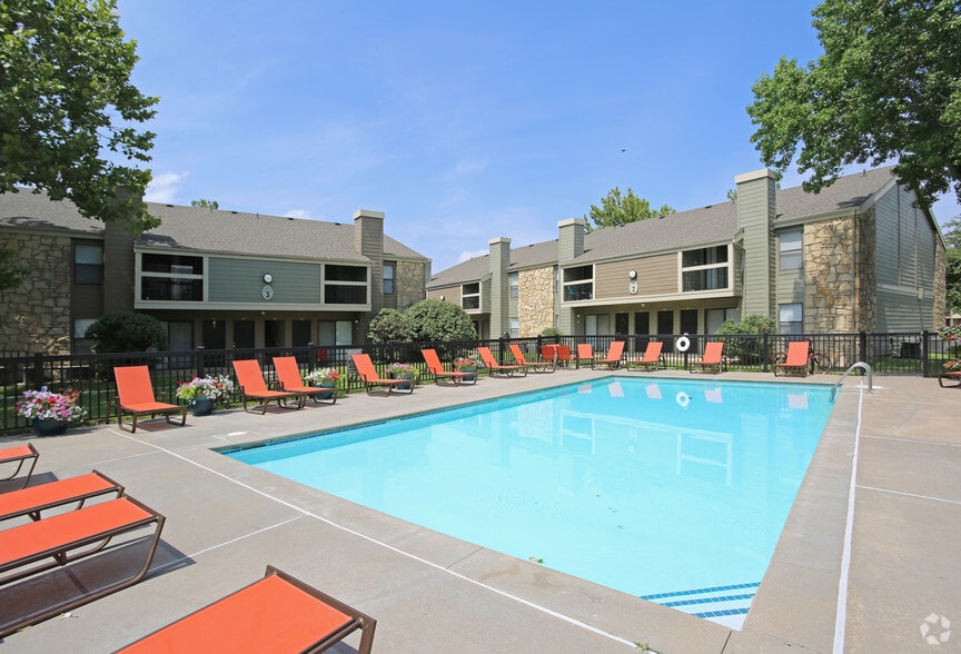 Raintree Apartments 777 N Silver Springs Blvd Wichita KS 67212