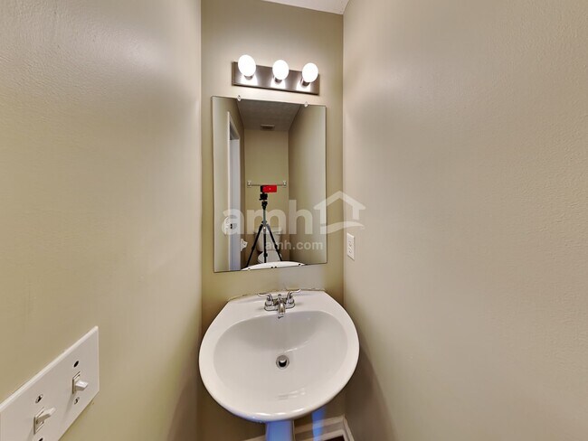 Building Photo - 128 Andiron Drive