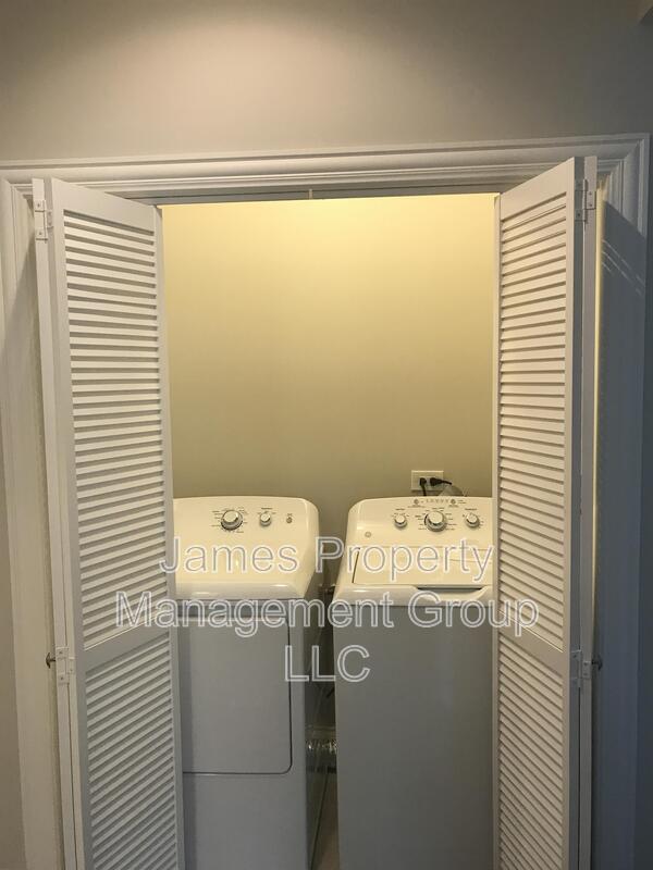 Building Photo - 5920 N Artesian Ave