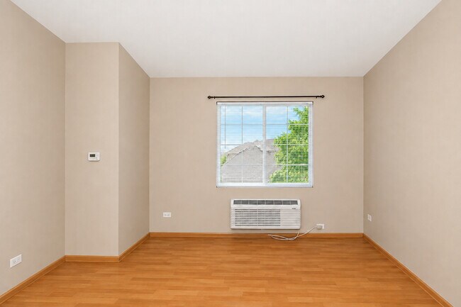 Building Photo - 1623 Silverstone Dr