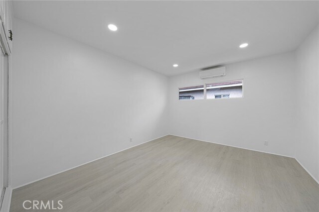 Building Photo - 9050 Huntington Dr