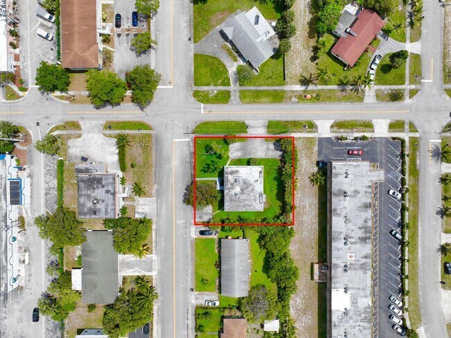 Building Photo - 906 Foresteria Dr