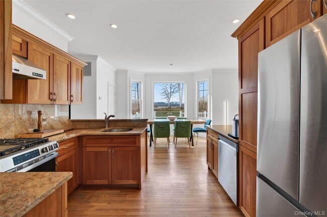 Building Photo - 231 Lake Rd