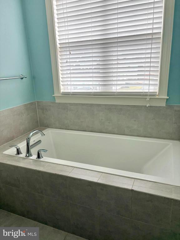 Building Photo - 113 Henry Stoupe Way