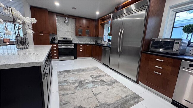 Building Photo - 1332 Van Buren St