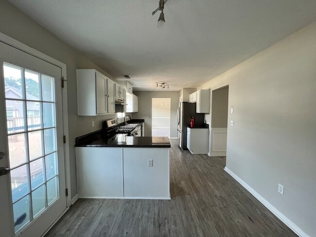 Building Photo - 448 Canoga Ct