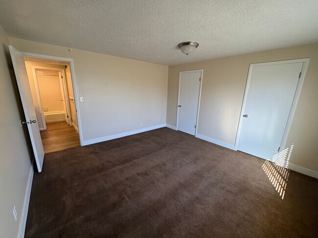 Building Photo - Parkway Villa
