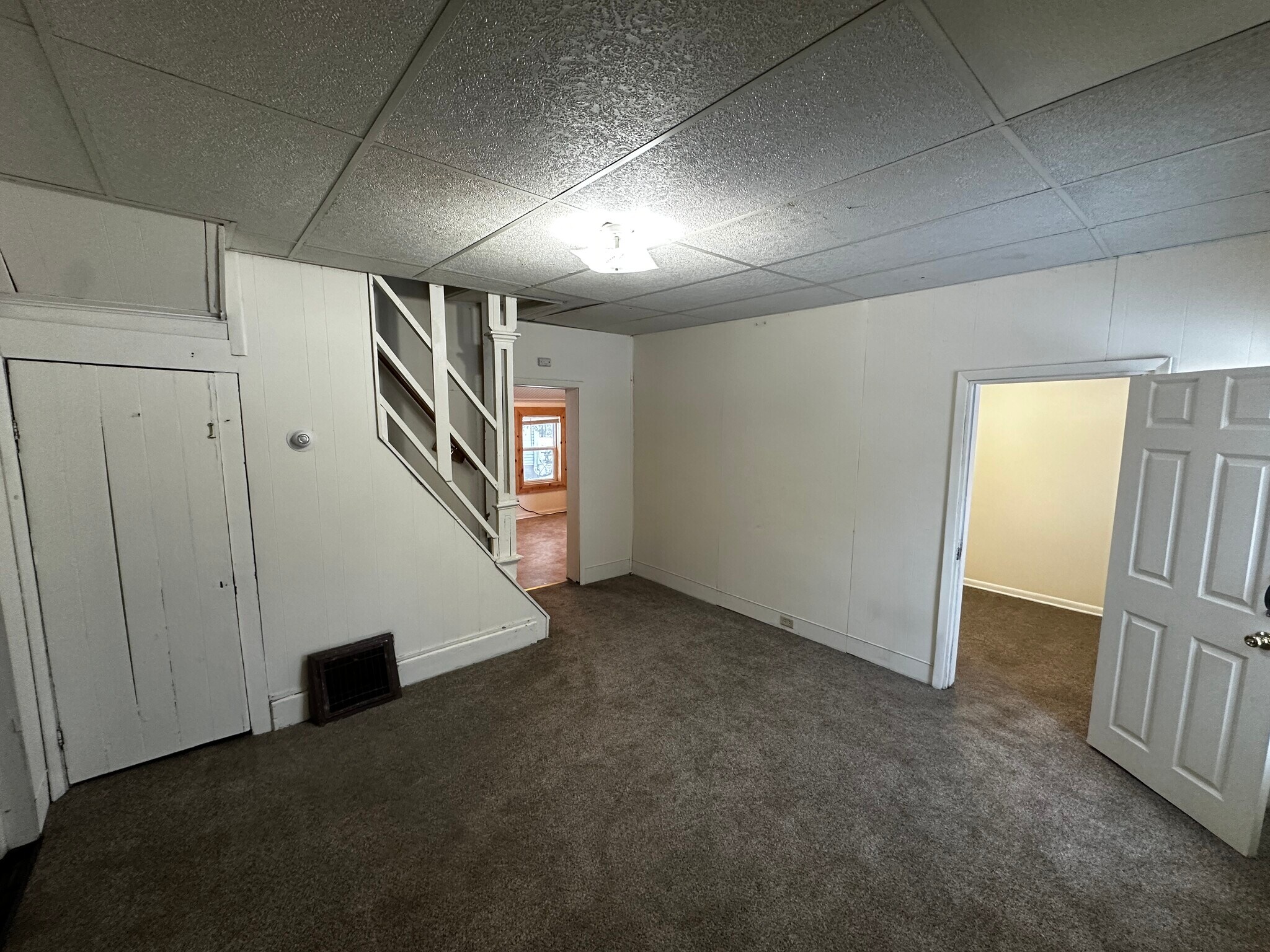 Building Photo - 1402 8th St E