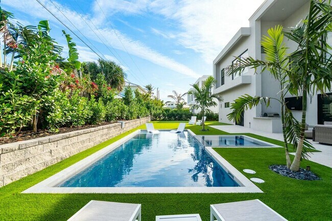 Building Photo - 13460 U.S. Rte 1