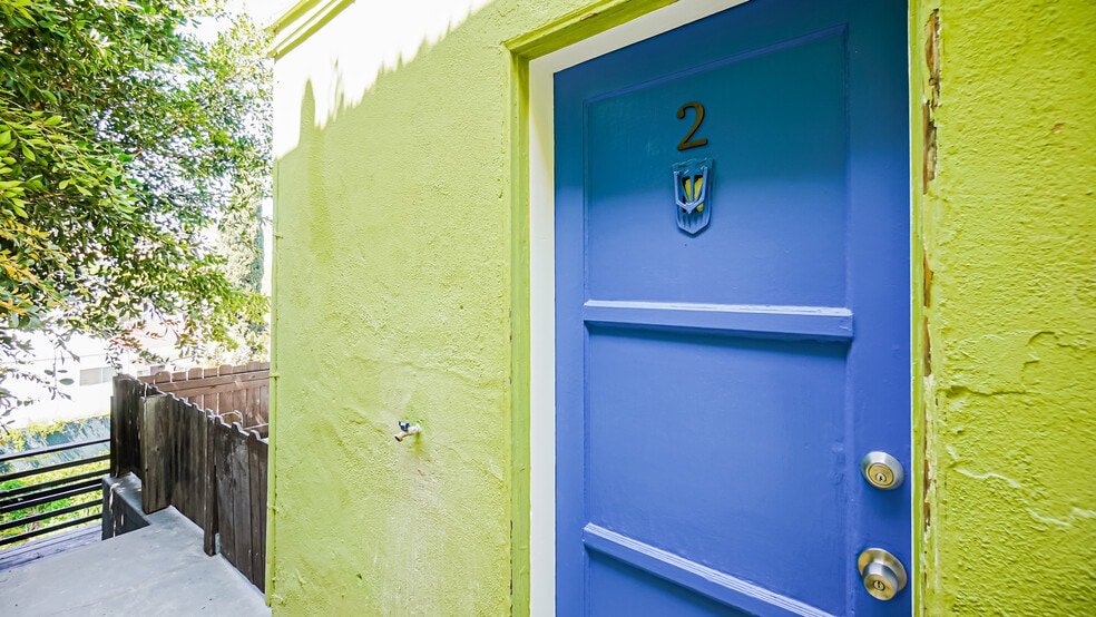 Building Photo - 2065 Ivar Ave