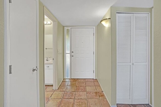 Building Photo - Pending / Rented - Vaulted Elegance in Old...