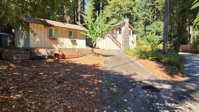 Building Photo - Beautiful Boulder Creek Redwood Cabin!